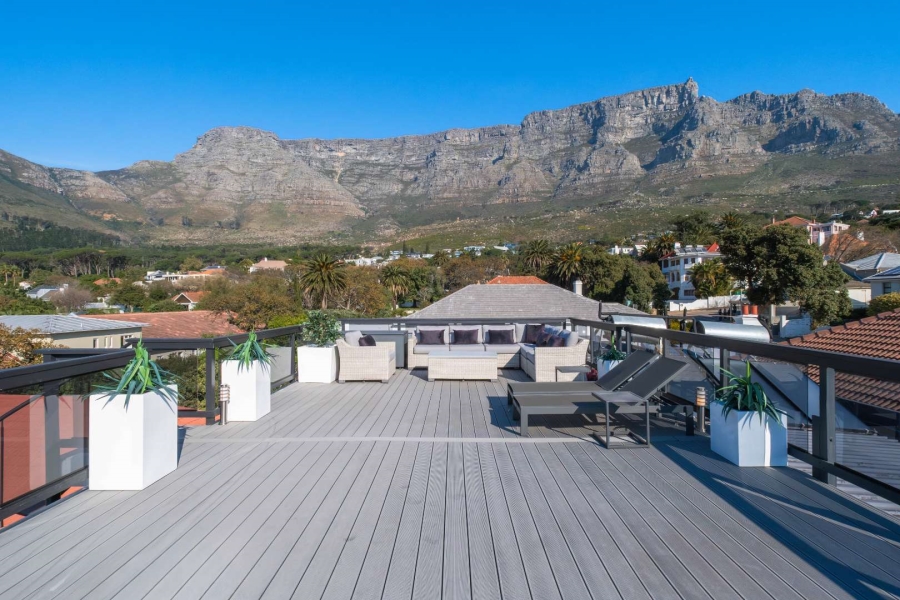 7 Bedroom Property for Sale in Oranjezicht Western Cape